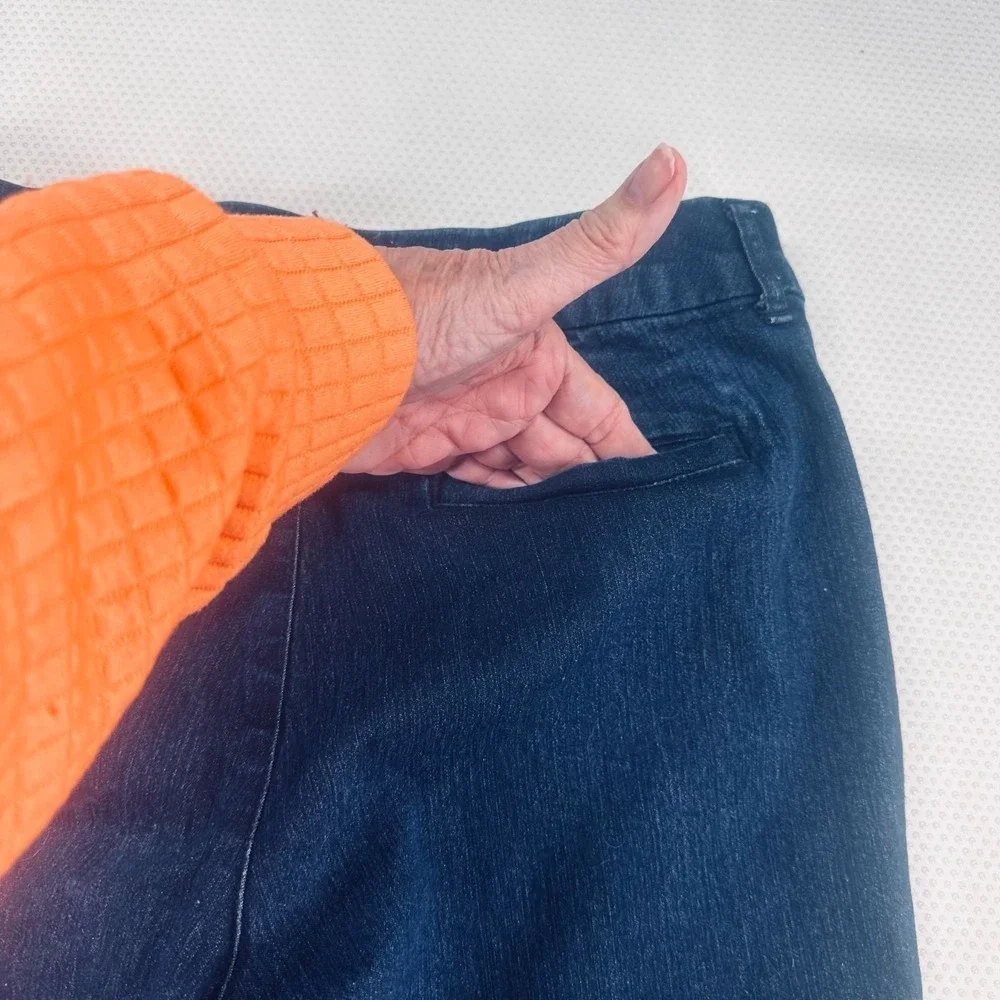 St. Johns Bay Petite Womens 8P Denim Capri Pants Blue Comfortable Classic Fit